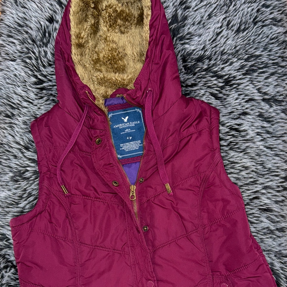 American Eagle Maroon Hooded Puffer Vest